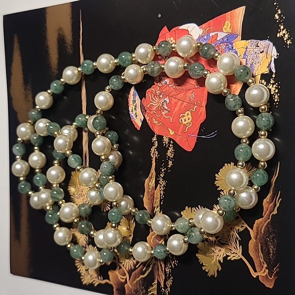Pearl and Green Beads Necklace - Picture 3 of 3